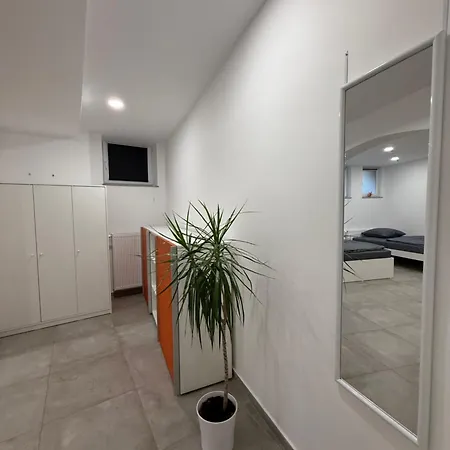 Schoenes Zimmer-4 In Stuttgart-mitte ホームステイ *