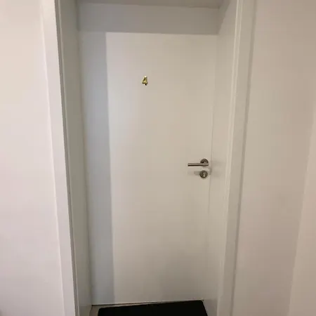 Schoenes Zimmer-4 In Stuttgart-mitte シュトゥットガルト