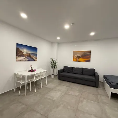 Schoenes Zimmer-4 In Stuttgart-mitte シュトゥットガルト